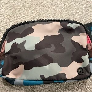 Lululemon Everywhere Belt Bag